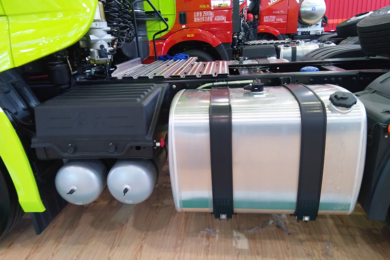 一汽解放 J7重卡 6×4 550马力 国六 智能万博体育app下载入口