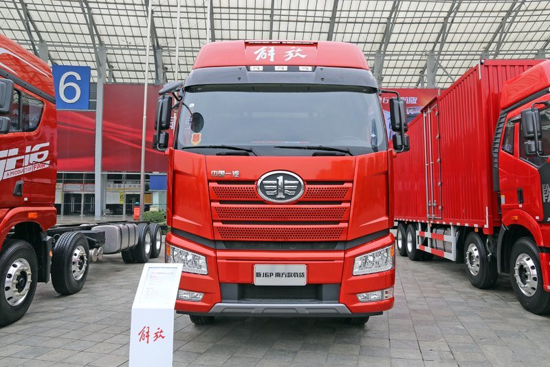 一汽解放 新J6P重卡 280马力 6X2 9.35米 国五栏板载货车(CA1250P63K1L6T3A1E5)