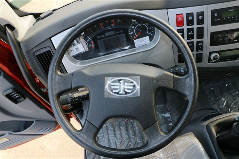 一汽解放 J6L中卡 质惠版 180马力 4X2 6.8米 国五仓栅式载货车(CA5160CCYP62K1L4E5)