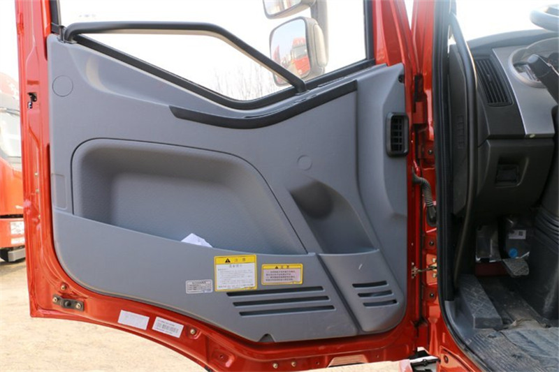 一汽解放 J6L中卡 质惠版 180马力 4X2 6.8米 国五仓栅式载货车(CA5160CCYP62K1L4E5)