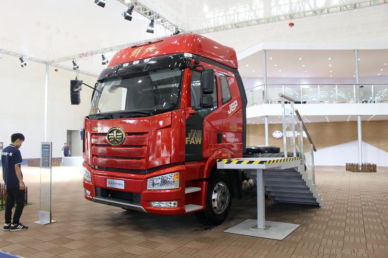 一汽解放 新J6P重卡 舒适版 320马力 4X2 国五万博体育app下载入口
(CA4180P66K2E5)