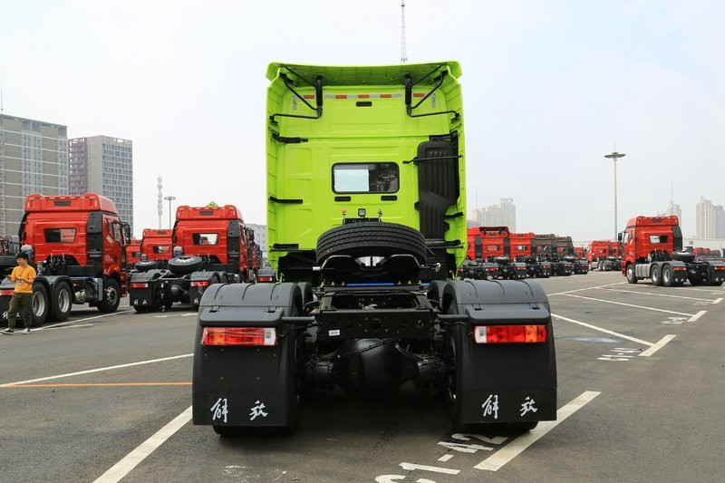 一汽解放 J7重卡 基本型 550马力 6X4 国五万博体育app下载入口(嫩芽绿)(CA4250P77K25T1E5)