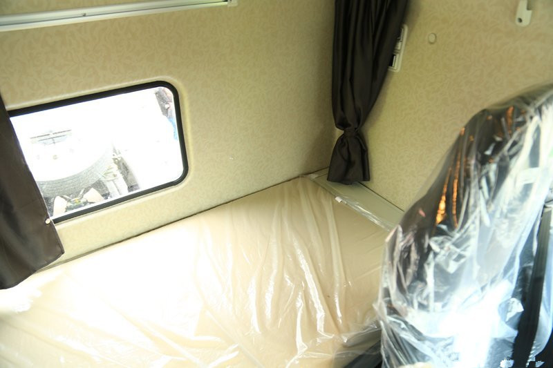 一汽解放 J7重卡 基本型 550马力 6X4 国五万博体育app下载入口(嫩芽绿)(CA4250P77K25T1E5)