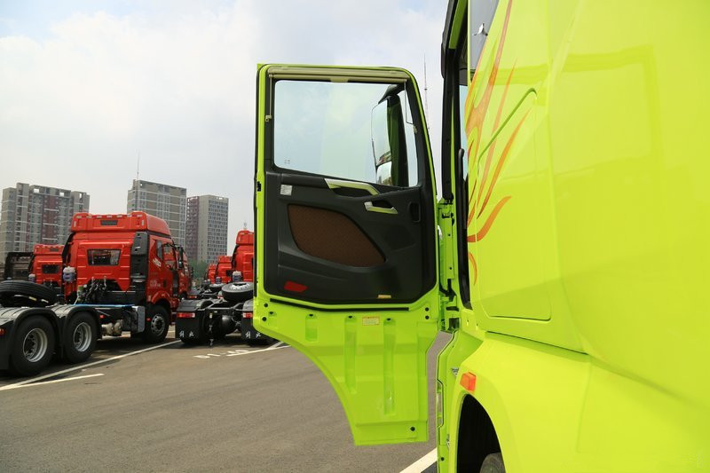 一汽解放 J7重卡 基本型 550马力 6X4 国五万博体育app下载入口(嫩芽绿)(CA4250P77K25T1E5)