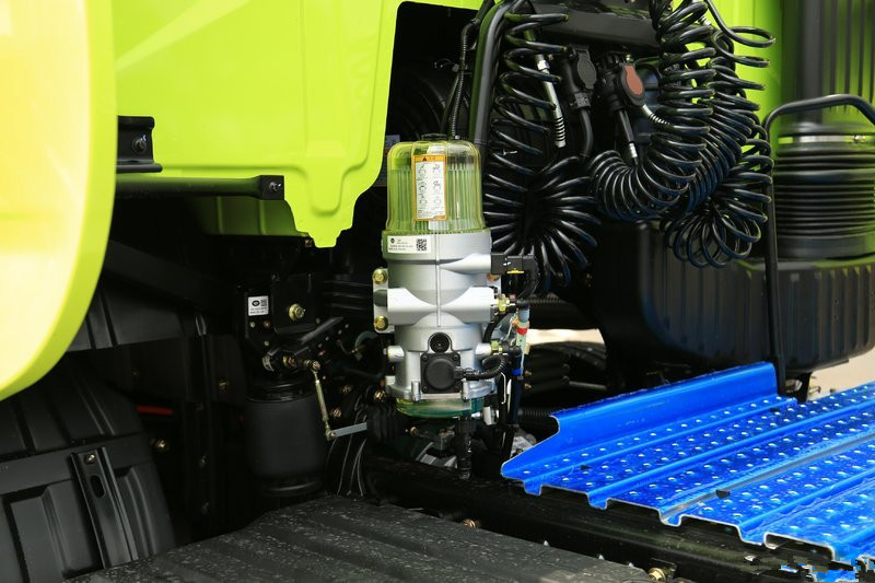 一汽解放 J7重卡 基本型 550马力 6X4 国五万博体育app下载入口(嫩芽绿)(CA4250P77K25T1E5)