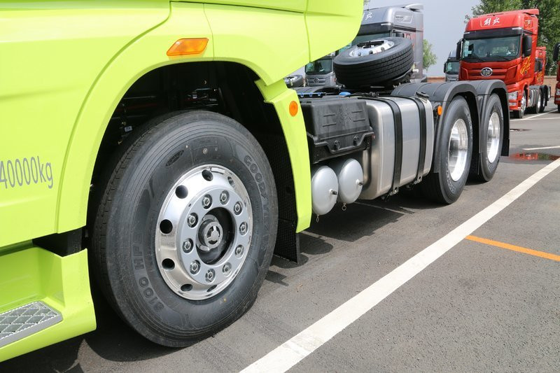 一汽解放 J7重卡 基本型 550马力 6X4 国五万博体育app下载入口(嫩芽绿)(CA4250P77K25T1E5)