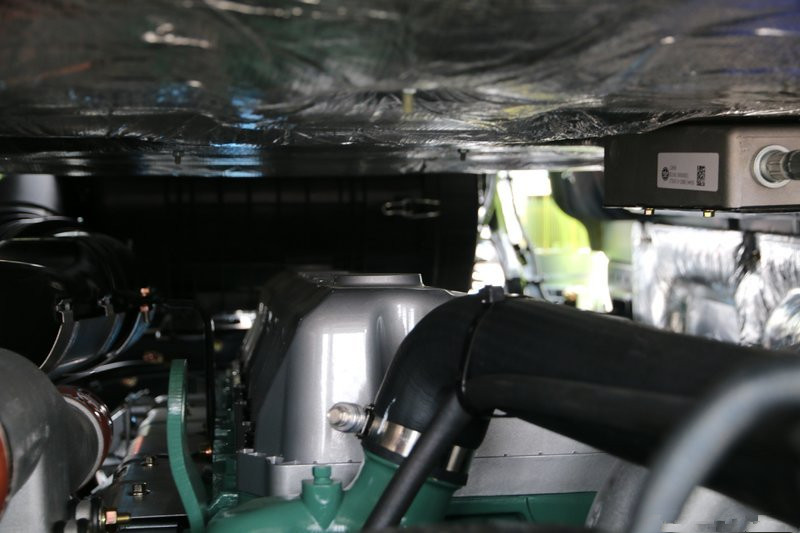 一汽解放 J7重卡 基本型 550马力 6X4 国五万博体育app下载入口(嫩芽绿)(CA4250P77K25T1E5)