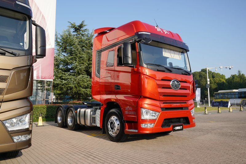 一汽解放 J7重卡 豪华型 550马力 6X4 国五AMT自动挡万博体育app下载入口(火焰红)(CA4250P77K25T1E5)