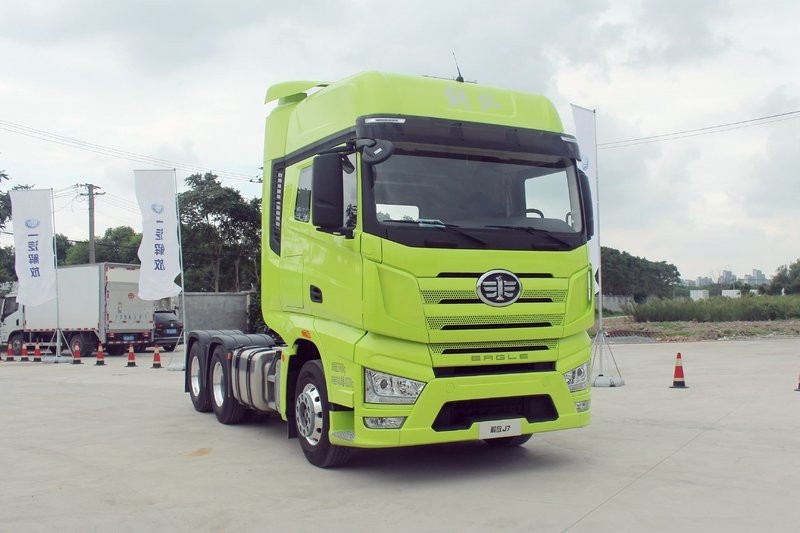 一汽解放 J7重卡 500马力 6X4 国五万博体育app下载入口(嫩芽绿)(CA4250P77K25T1E5)