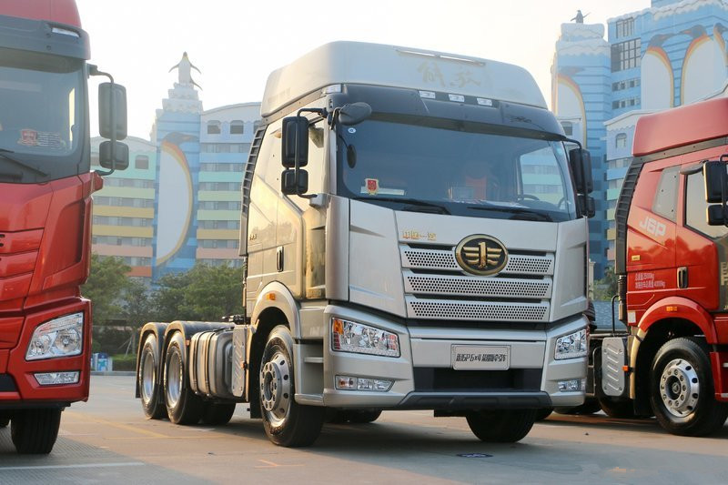 一汽解放 新J6P重卡 荣耀版 550马力 6X4 国五万博体育app下载入口(CA4250P66K25T1A1E5)