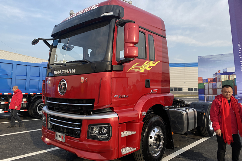 陕汽商用车 轩德翼3 350马力 4×2 国六 港口运输万博体育app下载入口
 