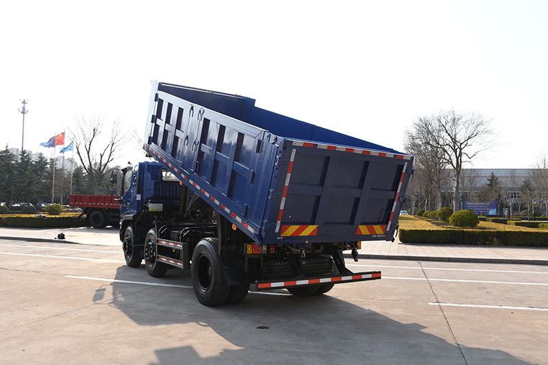 福田瑞沃 ES3 220马力 6×2 国五 公路运输自卸车 侧翻型 1800+3800轴距