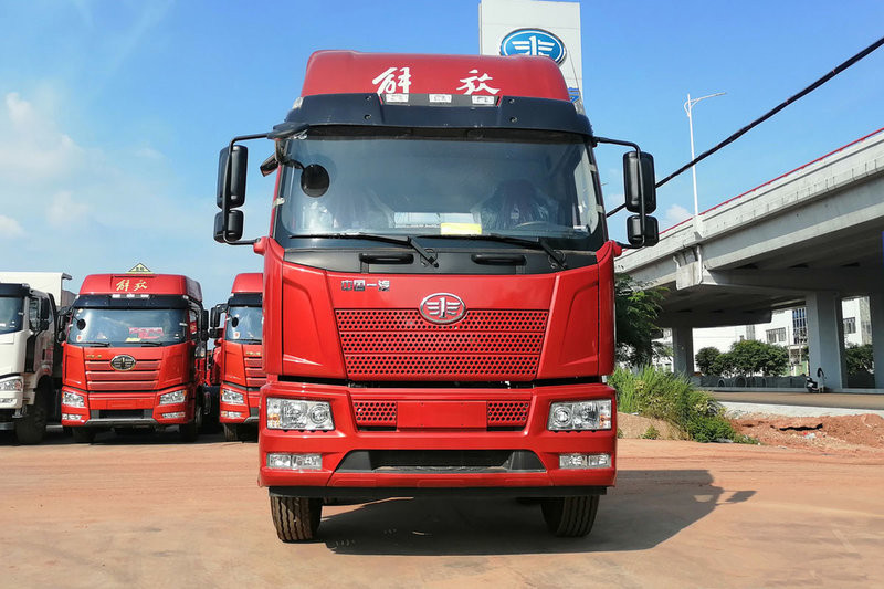 一汽解放 J6L 220马力 4X2 6.8米 国六 冷藏车(高顶)(CA5180XLCP62K1L4E6)