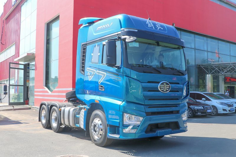 一汽解放 J7重卡 550马力 6X4 国五 万博体育app下载入口(海天蓝)(CA4250P77K25T1E5)