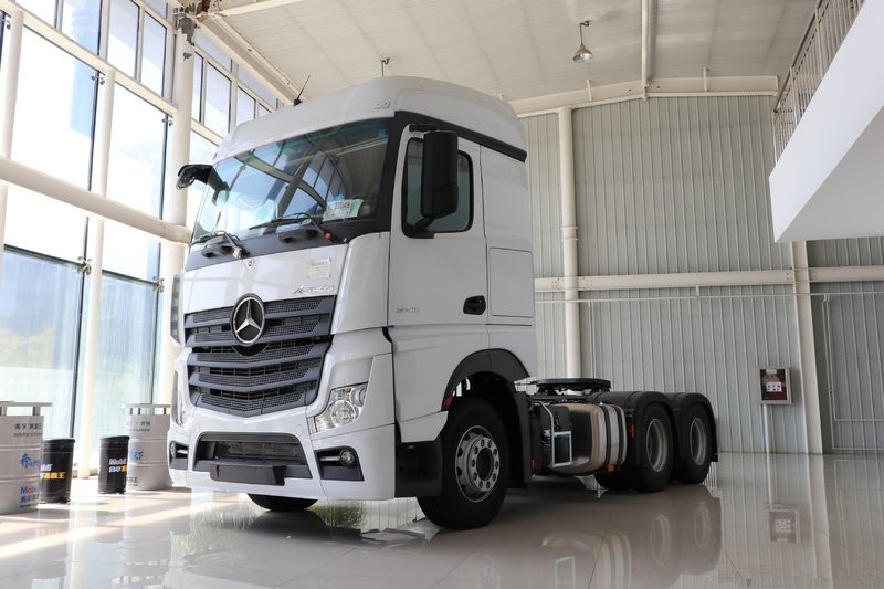 奔驰 新Actros重卡 450马力 6X4 国五 万博体育app下载入口(型号2645LS)
