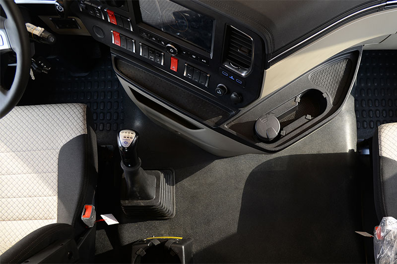 大运重卡 N9H AMT 560马力 6×4 国六 万博体育app下载入口
（CGC4250D6FCCH）大运重卡 N9H AMT 560马力 6×4 国六 万博体育app下载入口
（CGC4250D6FCCH）