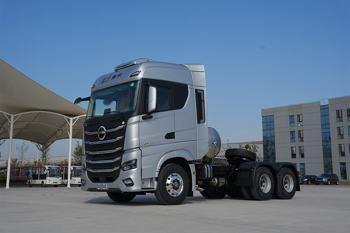 北京重卡 追梦 500马力 6×4 国六 LNG 万博体育app下载入口
 砂石料运输版（BJ4250G6CP）