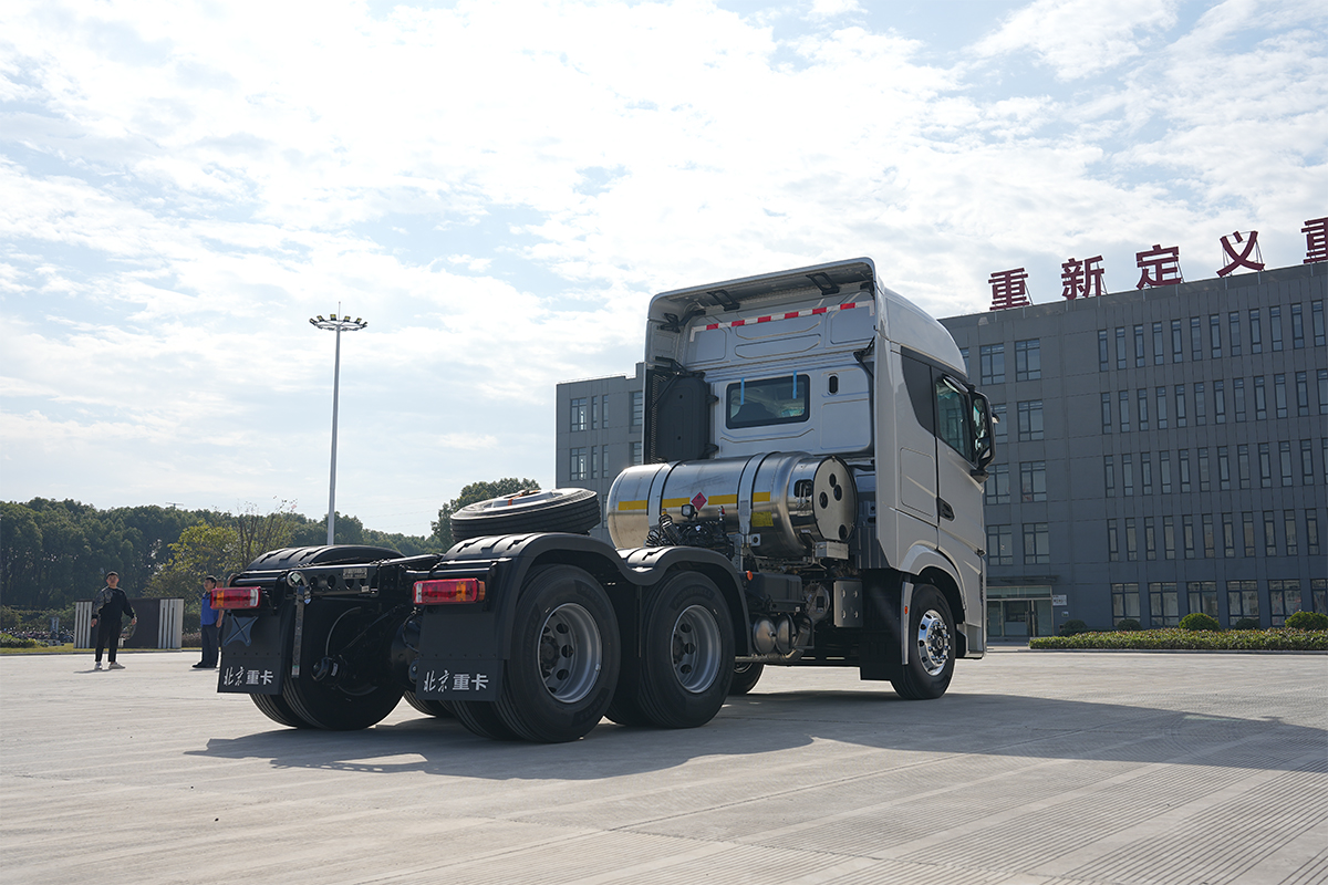 北京重卡 追梦 500马力 6×4 国六 LNG 万博体育app下载入口
 砂石料运输版（BJ4250G6CP）