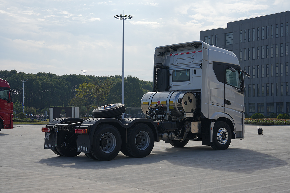 北京重卡 追梦 500马力 6×4 国六 LNG 万博体育app下载入口
 砂石料运输版（BJ4250G6CP）