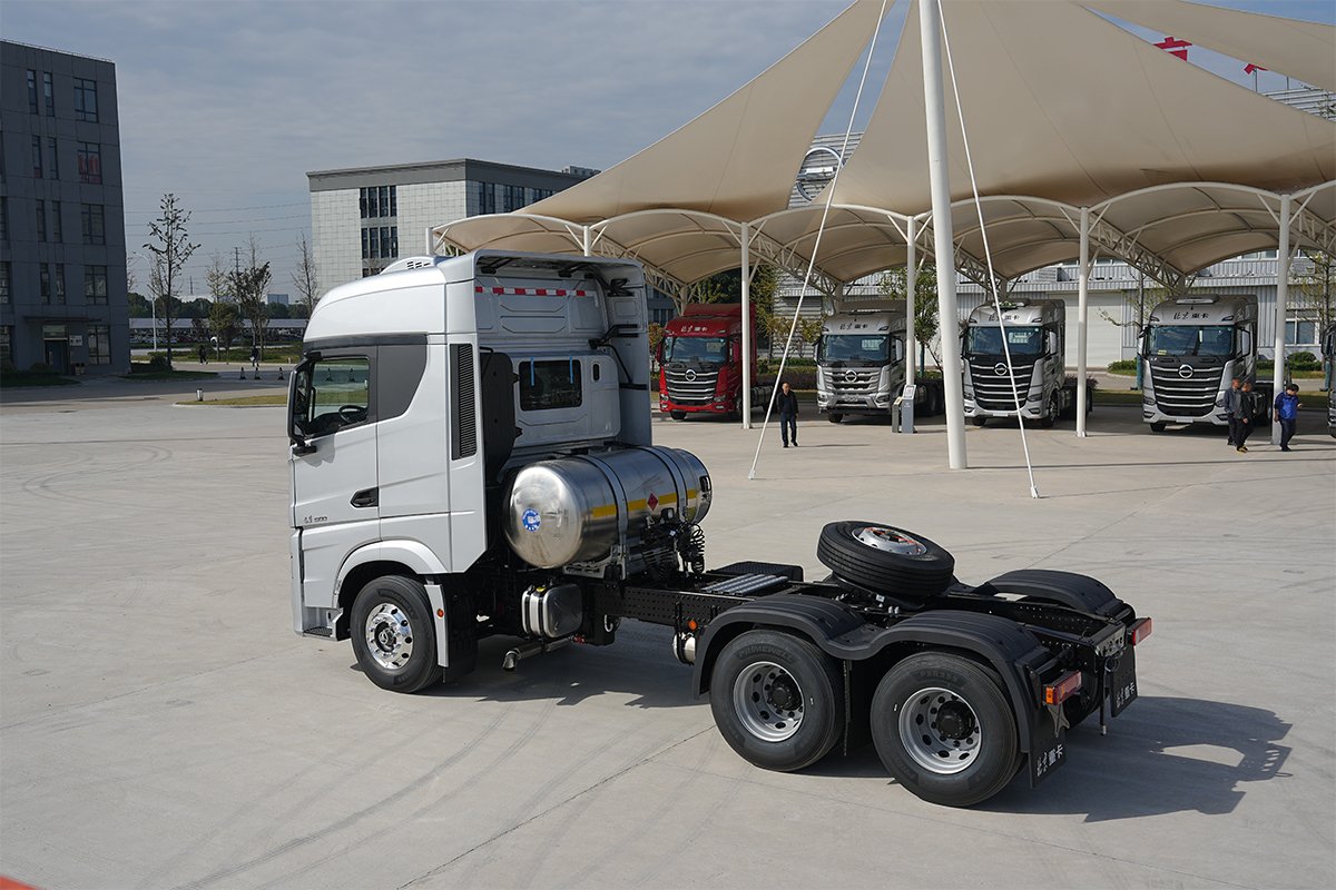 北京重卡 追梦 500马力 6×4 国六 LNG 万博体育app下载入口
 砂石料运输版（BJ4250G6CP）