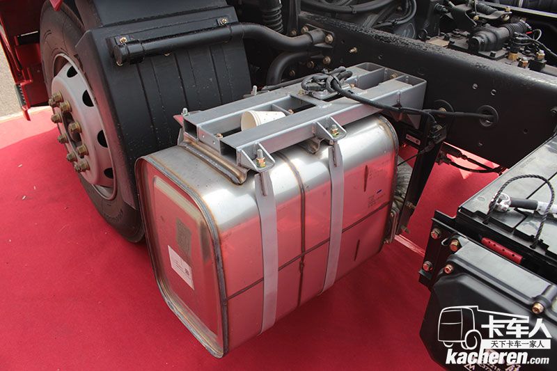 一汽解放 J6L中卡 220马力 4×2 载货车 质惠版