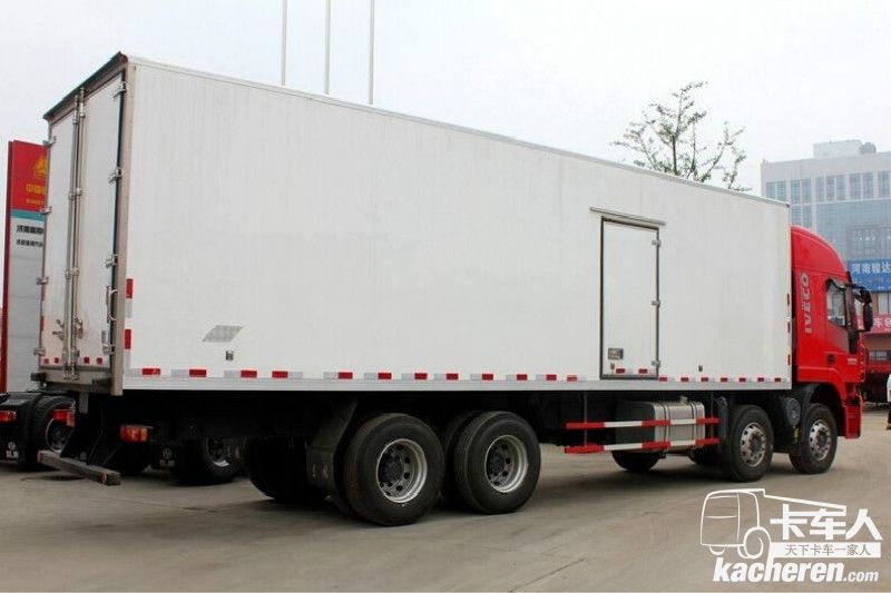 上汽红岩 杰狮M100重卡 350马力 8X4 9.4米 国四 厢式载货车(平顶)(CQ5315XXYHTG466)
