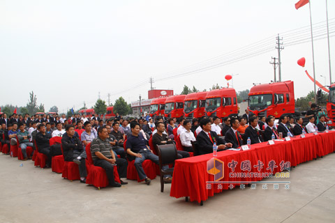 江淮格尔发中体载货车首发仪式现场