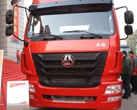 中国重汽豪瀚登场 济宁商用车大展拳脚